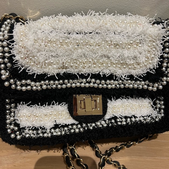 Chanel style shaggy B&W purse with gold and black chain and gold closure. NWT - Picture 4 of 9